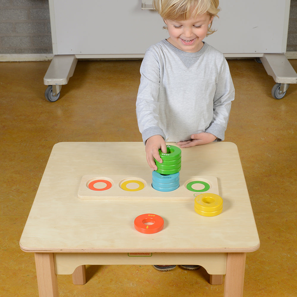 Children learning numbers and quantities with size teaching board