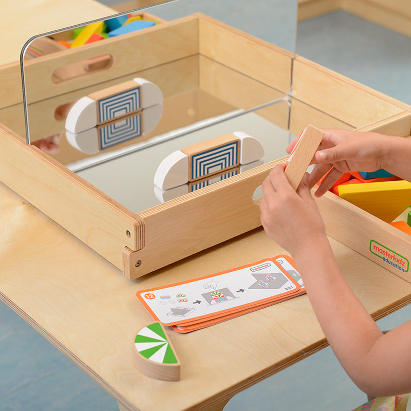 Combining colour blocks and mirror tray to create reflective patterns