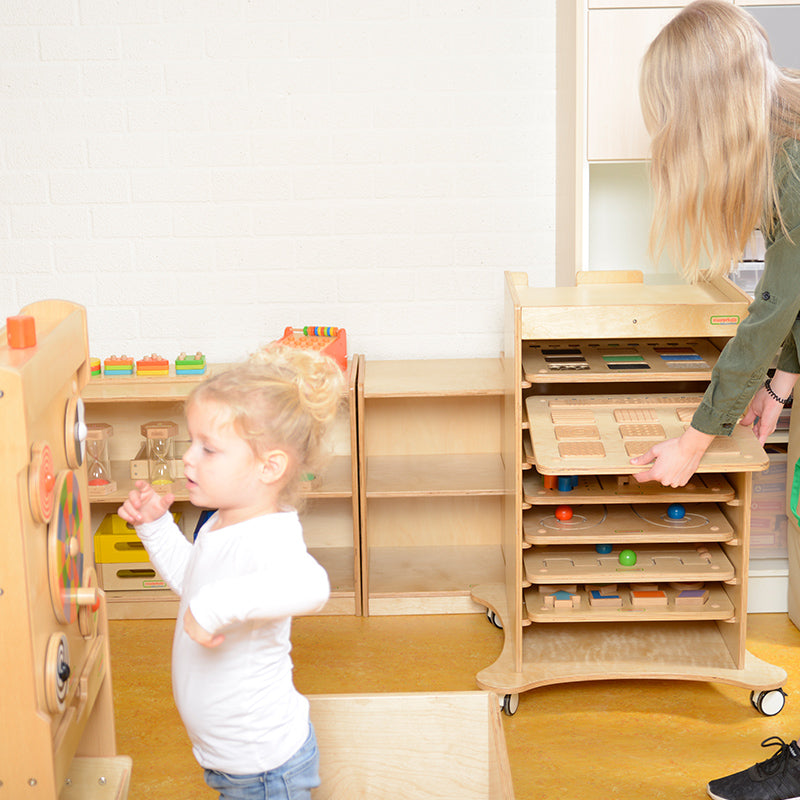 Mobile wall panel storage cabinet with castors
