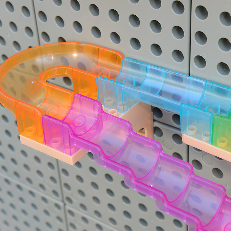 Build your own ball tracks and discover the science of motion.