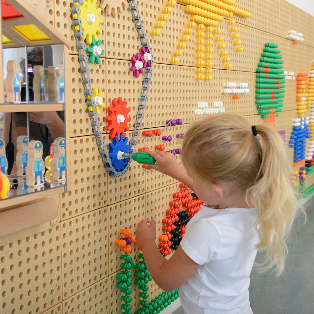 Masterkidz STEM Wall gears and chain set 79 pieces educational engineering toy