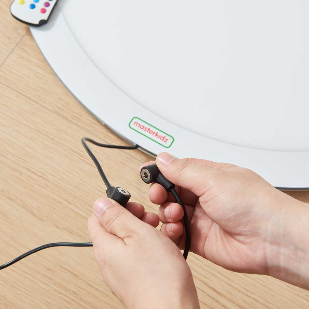 Supports colour mixing, visual perception, and early science discovery.