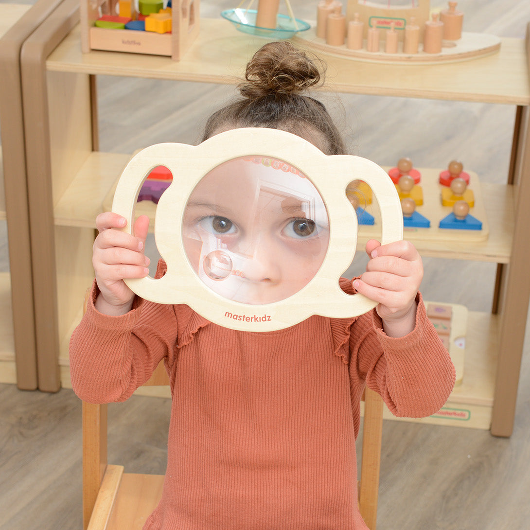 Dual easy-grip handles improve stability and control.