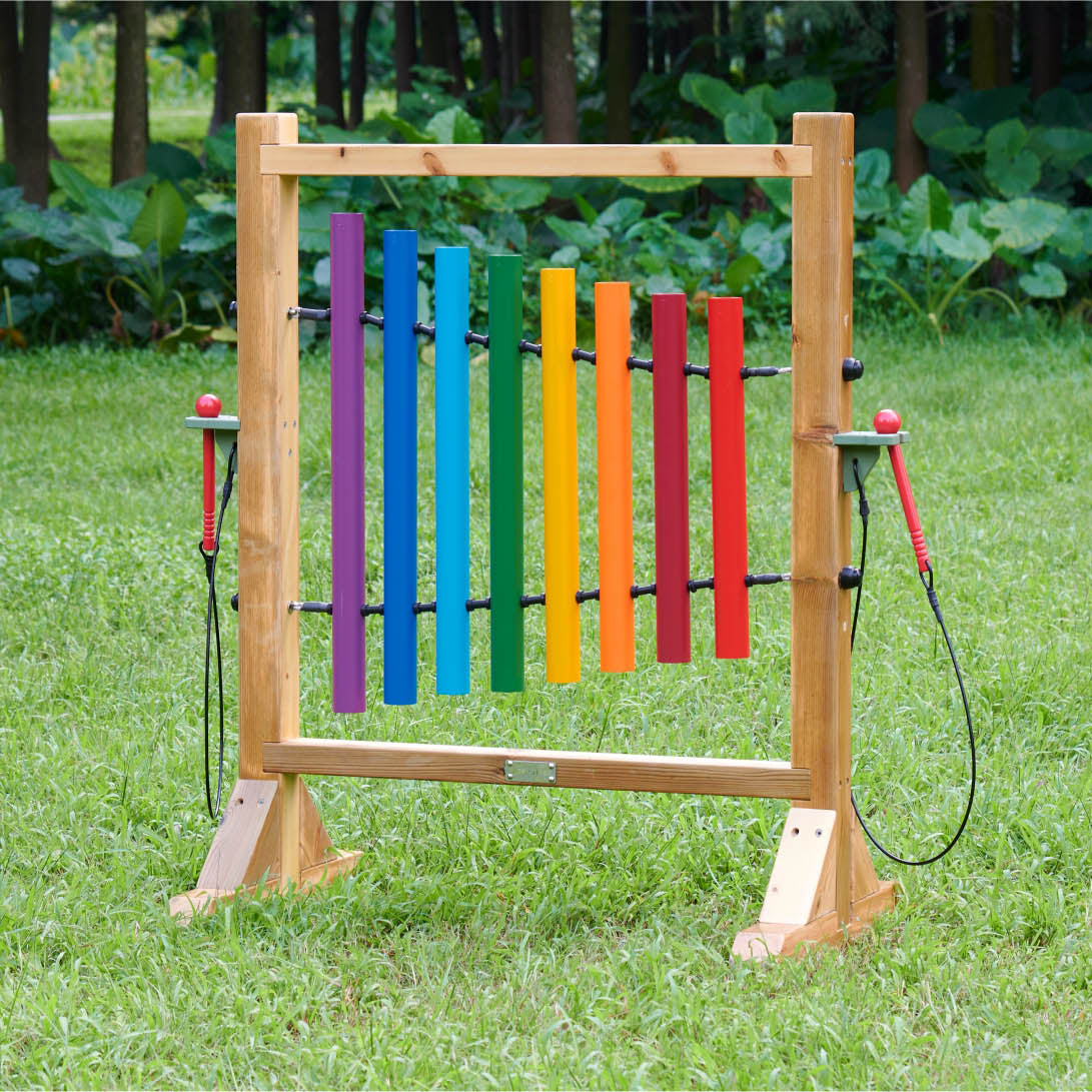 Masterkidz Indoor Outdoor Tubular Chimes with 8 rainbow-coloured aluminium tubes.