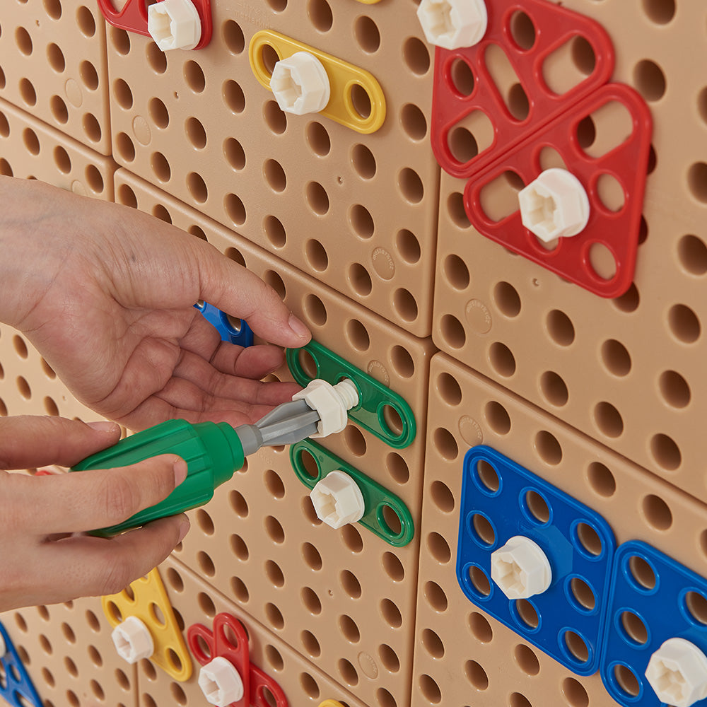 Flat strip pieces in straight and right-angle shapes for advanced construction.