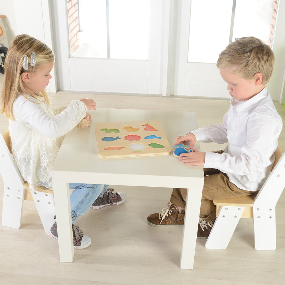 Masterkidz discovery board at home for hands-on learning about light and materials