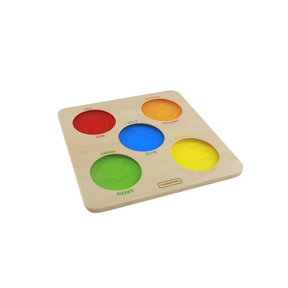 Kids holding different colored viewers for visual discovery.