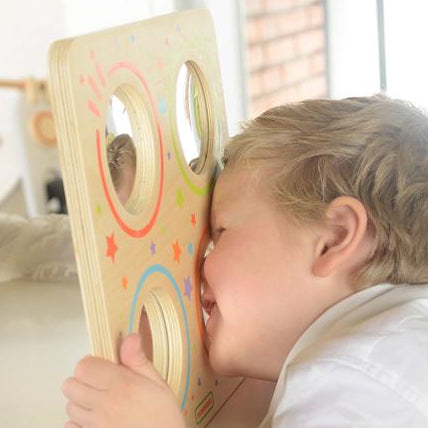 Child exploring magnification and reflections using Masterkidz visual board.