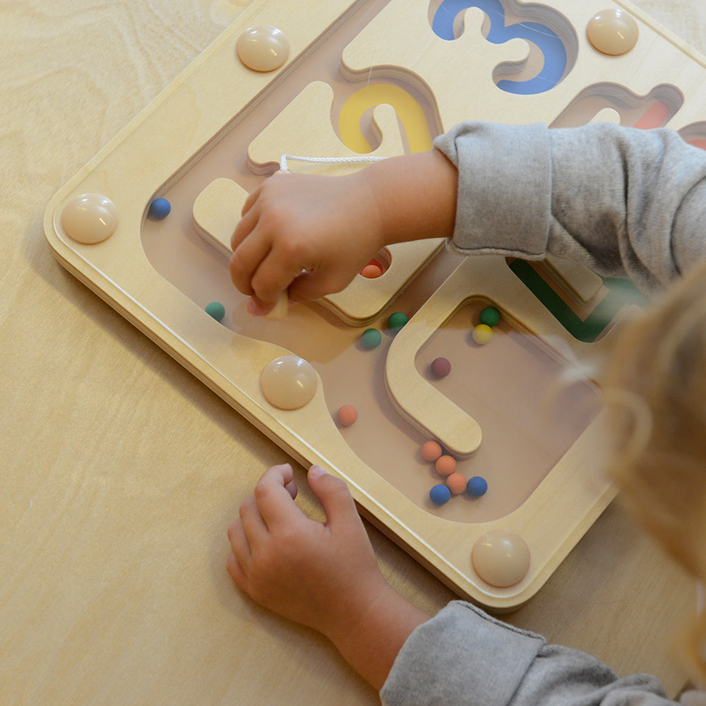 Masterkidz magnetic maze teaching numbers 1-5 and quantity