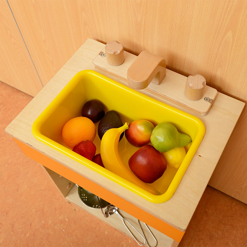 Masterkidz realistic  food toy set with 10 vegetables and 8 fruits