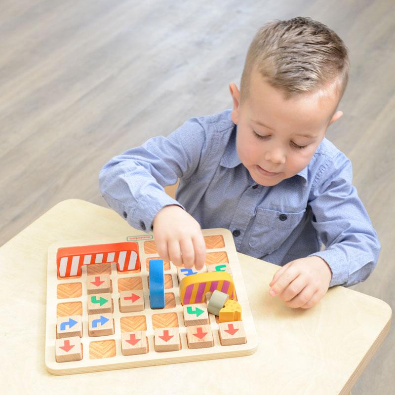 Interactive STEM game promoting sequencing and logical thinking.