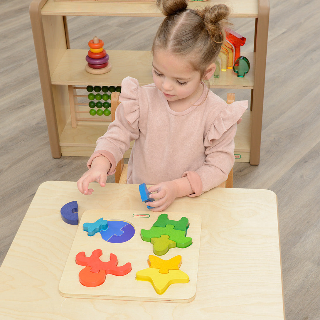 Children assembling sea creatures like a whale, octopus, and starfish with Masterkidz puzzle